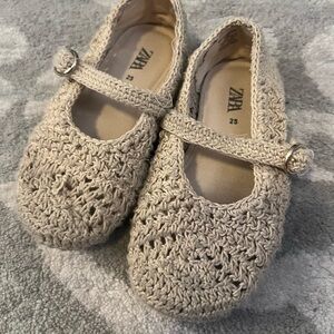 Zara Kids Toddler Girl Beige Crochet Shoes
